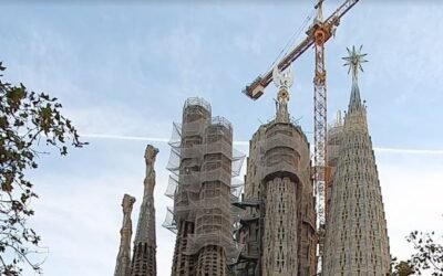 Iluminación en el templo La Sagrada Familia